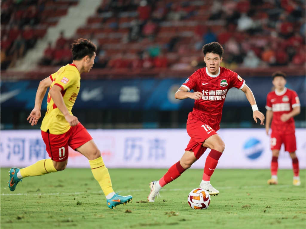 苏亚雷斯首秀延期，亚泰保级关键战无路可退，河南钟义浩+黄紫昌再出击